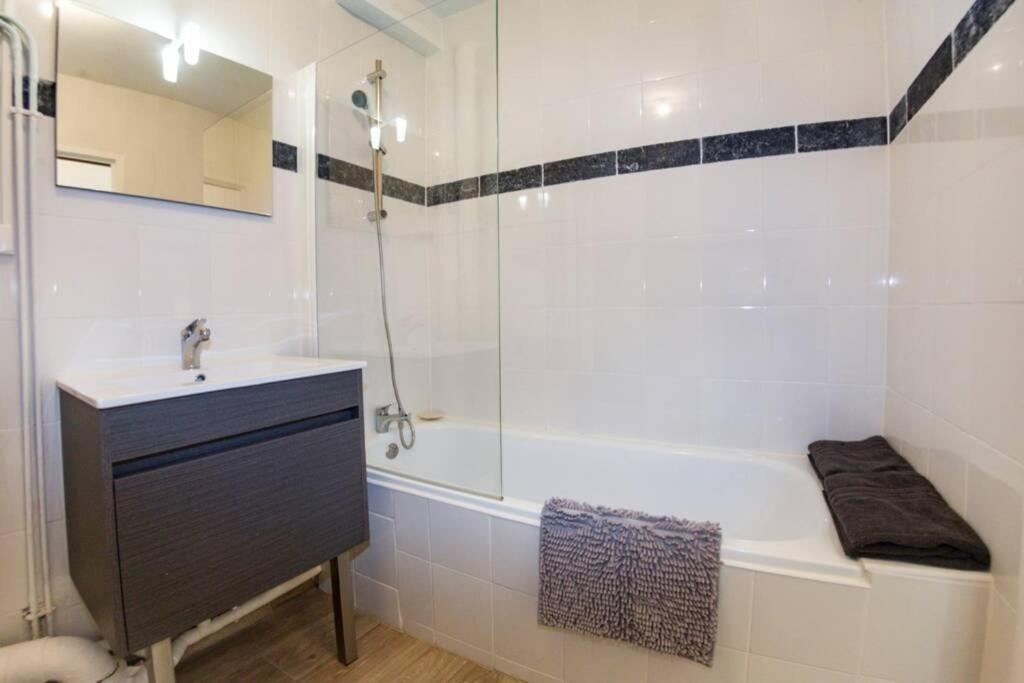 L'Escale - Topdestination-Bourg - Centre Ville - Classe 3 Etoiles المظهر الخارجي الصورة